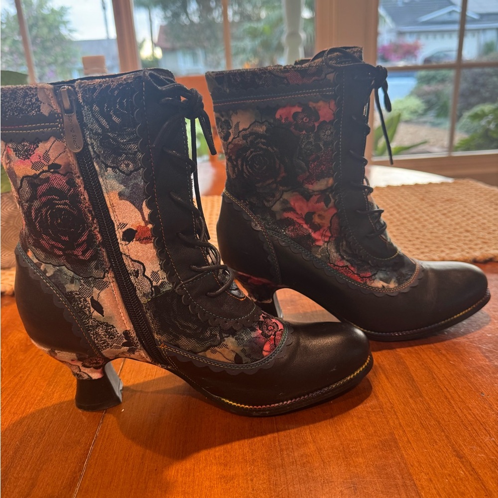 L'ATISTE Black Floral Lace-Up Boots